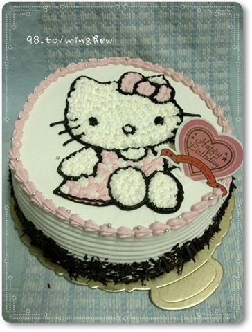 home-made-hello-kitty-cake.jpg